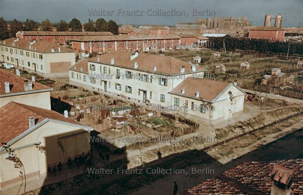 Torviscosa, view from the tower of the Agricultural Laboratory. In the foreground: working houses; in the background: Villa di Sotto (houses destroyed by bombing in February 1945); in the background: Industrial plant. Photo: Walter Frentz